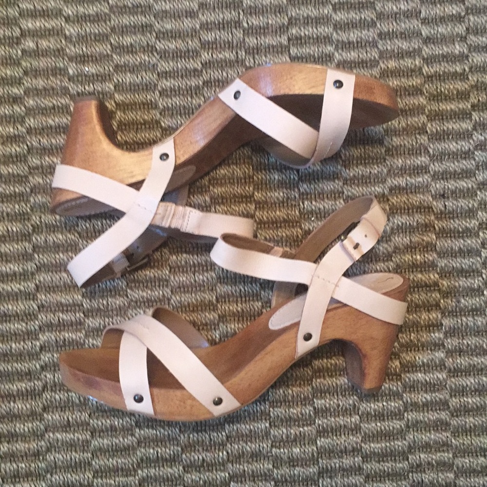 Sybille leather cris cross wooden sandals